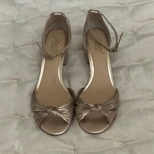 Jewel Bagdley Mischka Gold Metallic Strappy Sandal Block Heel Size 7.5